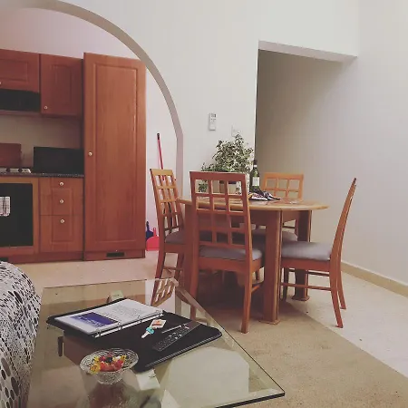 Sunshine Court 4 Apartment *